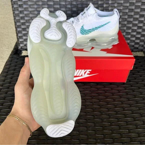 NIKE AIR MAX SCORPION FLYKNIT WHITE CLEAR EMERALD - WOMENS 6.5 / MENS 5 - Picture 5 of 5